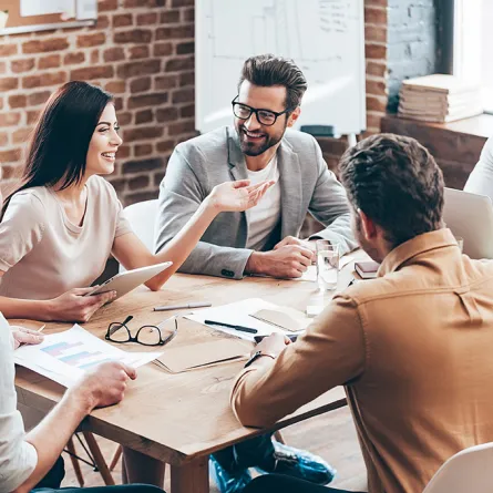 شباب وبنات.. هكذا نصنع صداقات في بيئة العمل!