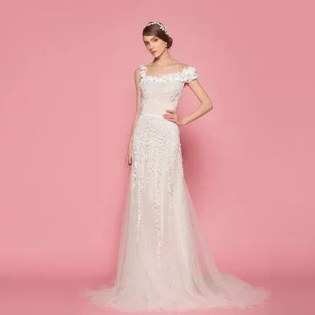 صور فساتين زفاف بقصات ناعمة