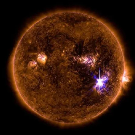 رواد الفضاء يختبئون من الانفجارات الشمسية في ملجأ خاص