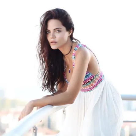 بالصور: حبيبة أنجين أكيوريك الجديدة