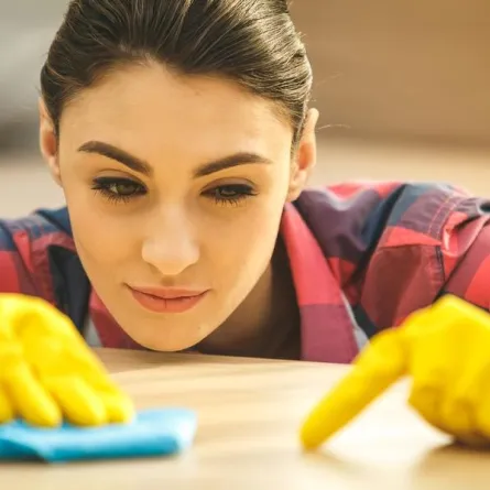 4 خطوات لتنظيف الأثاث الخشب