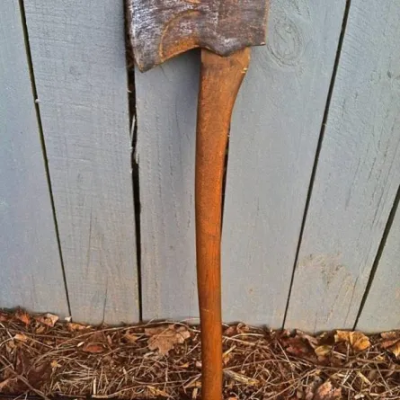 أم تقتل طفلها بفأس وتنقض على ابنتها!