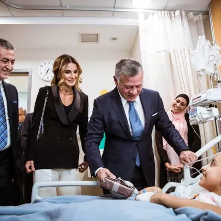 الملك عبدالله والملكة رانيا يفتتحان توسعة مركز الحسين للسرطان