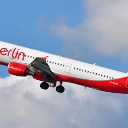 "مرض جماعي" يلغي 70 رحلة جوية لشركة طيران