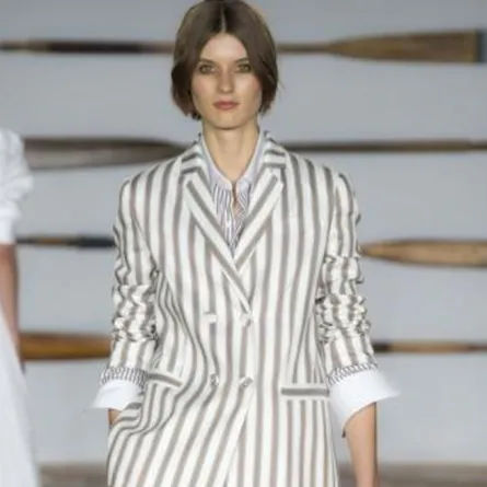 اليوم الأول من أسبوع الموضة في لندن بين الرصانة وإعادة توظيف الفانتيج