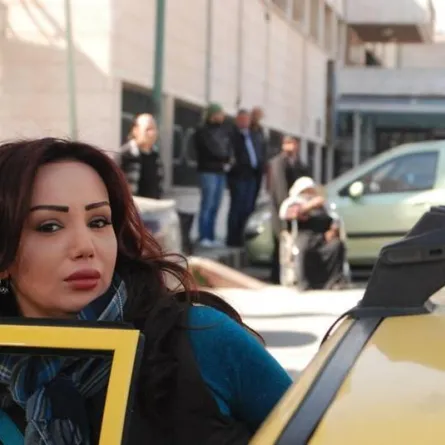 ما هو الشيء الذي تعرضت دينا هارون للتهديد بسببه ؟