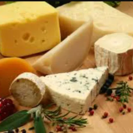 تحذير.. الجبنة تحتوي على مادة مثل «المخدرات»