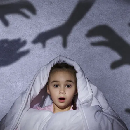 فيديو.. تخويف طفلة والتنمية الاجتماعية تعلق 