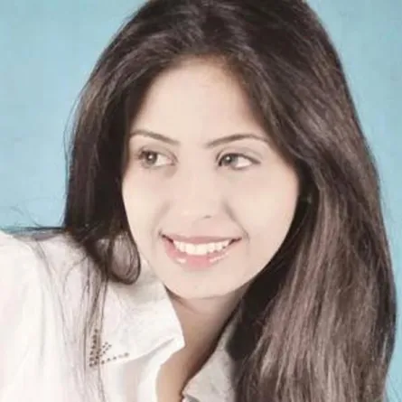 ملكة جمال اليمن تنافس 12 نجمة عربية في “الحموات الفاتنات”