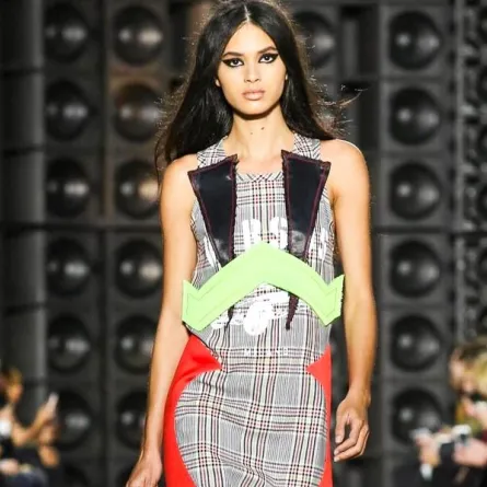 أسبوع الموضة في لندن: عرض فيرسوس فيرساتشي لربيع وصيف 2018