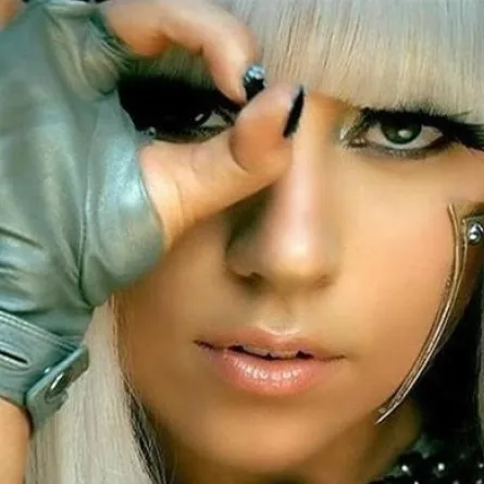 الليدي غاغا تؤجل جولتها الفنية