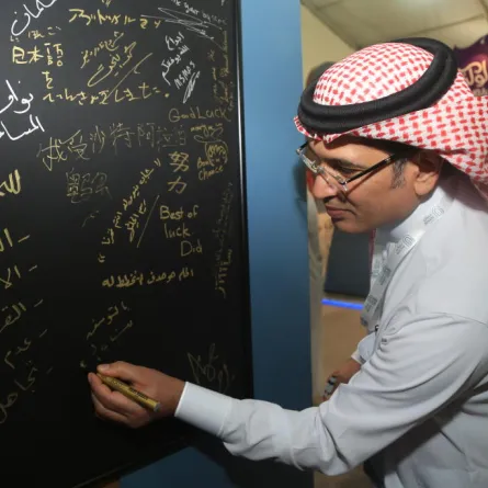 الحارثي بعد جولته في سوق "بيبان": على الرياديين الاستفادة من الثورة الإلكترونية