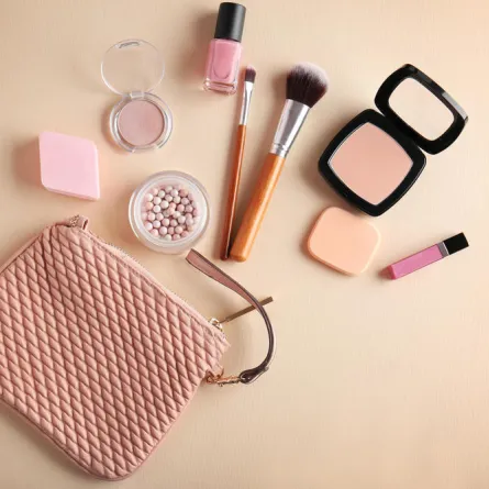 نصائح تنظيف شنطة المكياج