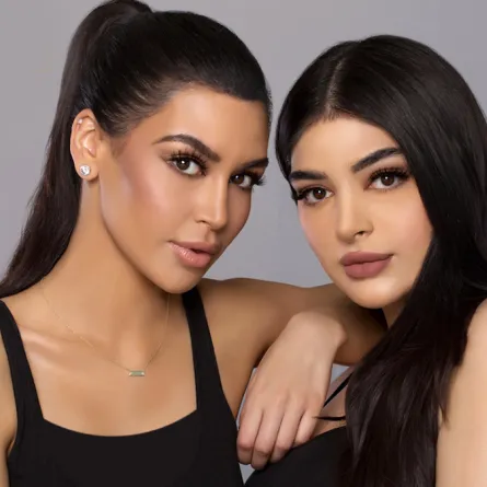 إليكم النسخة العربية من كيم كارداشيان وكايلي جينر