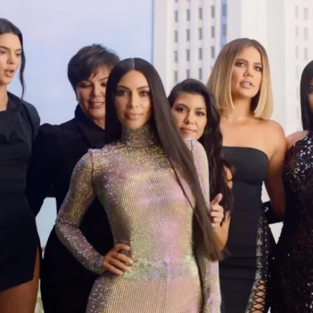 بالفيديو: عائلة كردشيان تحتفل بمرور 10 سنوات على انطلاق برنامج KUWTK
