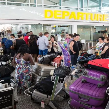 فرار الآلاف من جزيرة بالي السياحية لهذا السبب