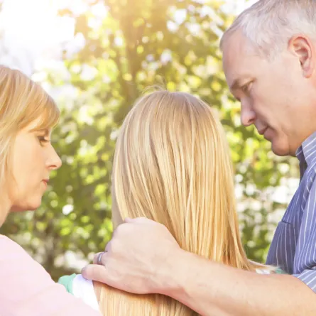 مشاكل طفلك المراهق كيف تعالجينها؟