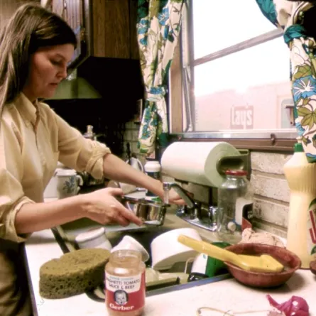 القيام بالأعمال المنزلية يطيل العمر