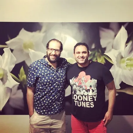 مفاجأة بالصور: أكرم حسني يختار منافسه الوحيد "أحمد أمين" ليشاركه بطولة مسلسل "الوصية"