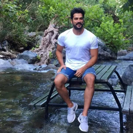 ماهي مفاجأة بوراك أوزجيفيت وكرم بورسين المشتركة؟