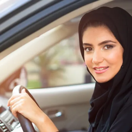 مصدر لـ "سيدتي": نساءٌ في "مدارس القيادة" للاستفسار عن آليات التدريب