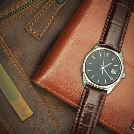 تنظيف حزام الساعة الجلد بـ3 خطوات