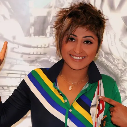 بالفيديو: شجون  الهاجري ترقص بالسيف على أغنيات "باب الحارة"