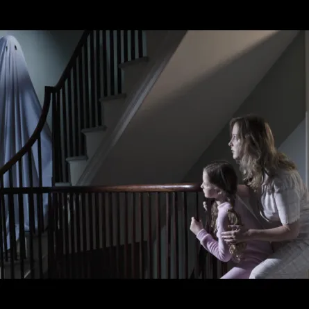 بالفيديو: فتاة تطلب الطوارئ لطرد شبح