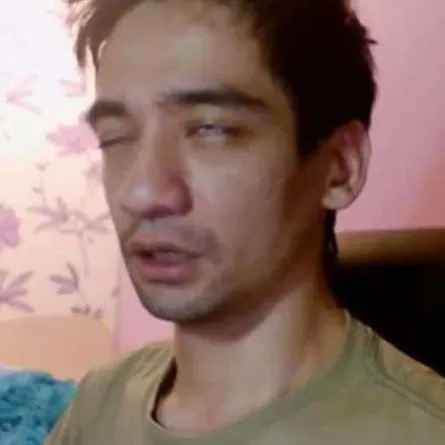 انتحر على الهواء بلدغة أفعى !