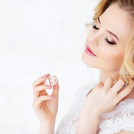 حيل ليدوم عطر زفافك طويلاً