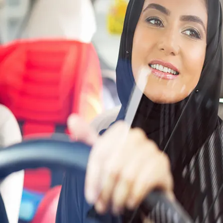 سعودي يُهدي زوجته "هامر" بعد السماح للمرأة بقيادة السيارة