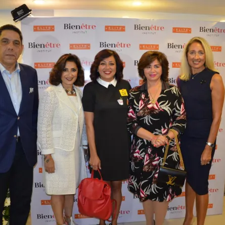 افتتاح مركز تجميل في حضور المشاهير