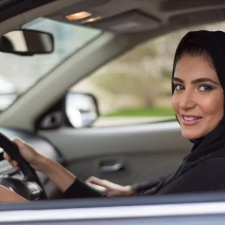 شركة سيارات تحقق حلم ناشطة سعودية بسيارة هدية