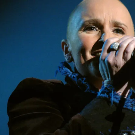 في الشهر العالمي للتوعية حول سرطان الثدي..تعرفوا على نجمات عالميات حاربن المرض وانتصرن