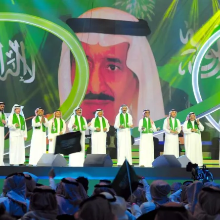 خالد المريخي سعيد بغناء 11 نجماً خليجياً لكلماته في أوبريت «رفرف يا الأخضر»