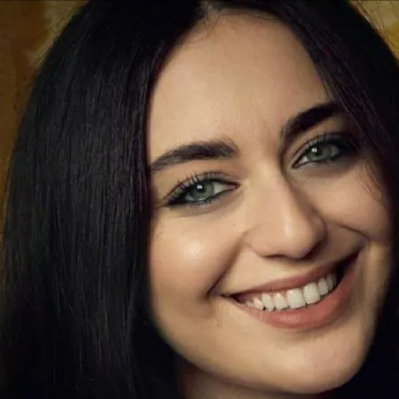 فايا يونان ترد على المنتقدين و ترفض الاعتذار من شاب " السيلفي "