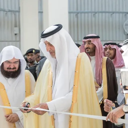 تدشين المعرض التعريفي للأدوات المستخدمة في غسيل الكعبة المشرفة