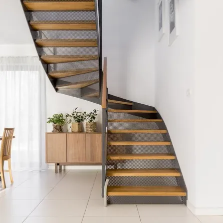 السلالم وديكورات البيت