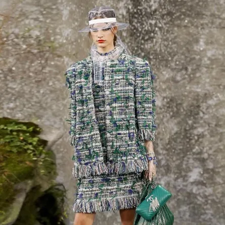 أسبوع الموضة في باريس: عرض شانيل لربيع وصيف 2018