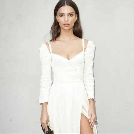 بالصور: أزياء النجمات المبتكرة في عروض باريس لربيع 2018