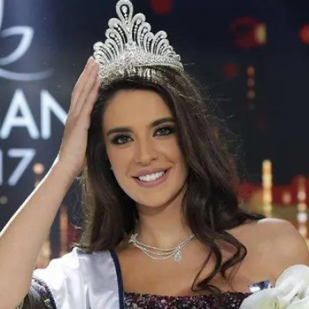 ملكة جمال لبنان بيرلا حلو تتهم حساباً مزوراً بالإساءة إليها