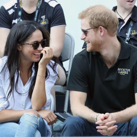 الأمير هاري وميغان ماركل يبحثان تفاصيل زفافهما.. هل بات قريباً؟