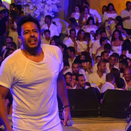 هدية محمد حماقي لتامر عاشور في حفل زفافه قيمتها 6 آلاف دولار.. ما هي؟