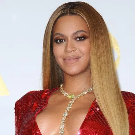 بالصور .. بيونسيه تبدو تماماً كابنتها