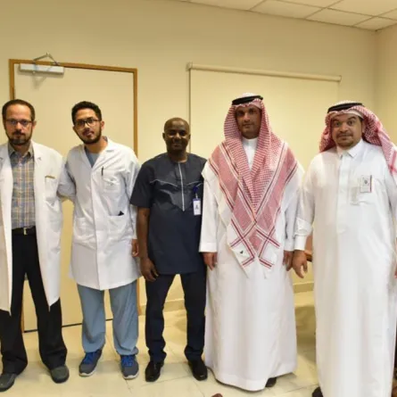 فريق طبي بمستشفى شرق جدة ينجح في تركيب مفصل كامل لمريضة