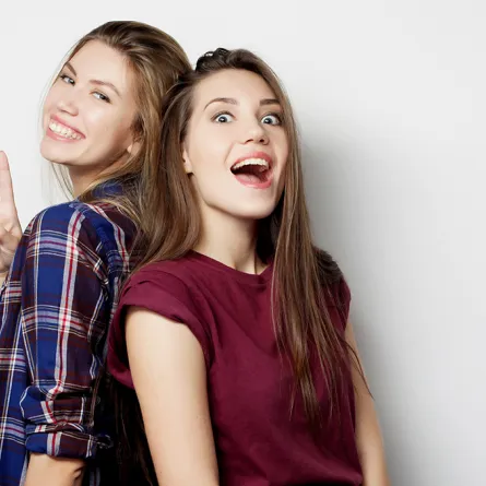 كيف تتميزين عن صديقتك المقربة؟!