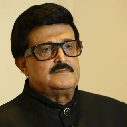 بالتفاصيل: سمير غانم يؤجل افتتاح مسرحية "سيبوني أغني" في السعودية