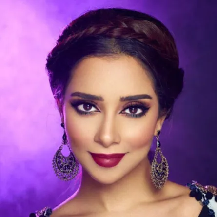 زوج بلقيس يهديها ميكروفون مذهّب ومتابعون يعلقون: "يريد أن يصلح غلطته"