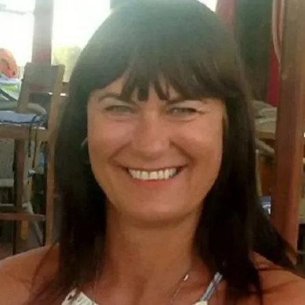 شاب يكافئ سيدة أنقذته من التشرّد والضياع.. طعنها وإبنها حتى الموت!