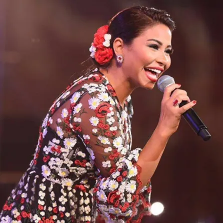 شيرين تقيم حفلاً غنائياً نسائياً في الرياض